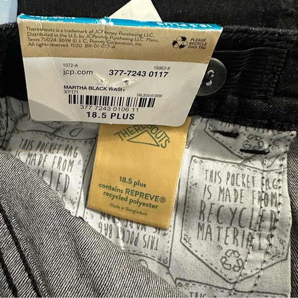 Black Relaxed Fit Jeans with Subtle Sheen - Picture 5 of 7